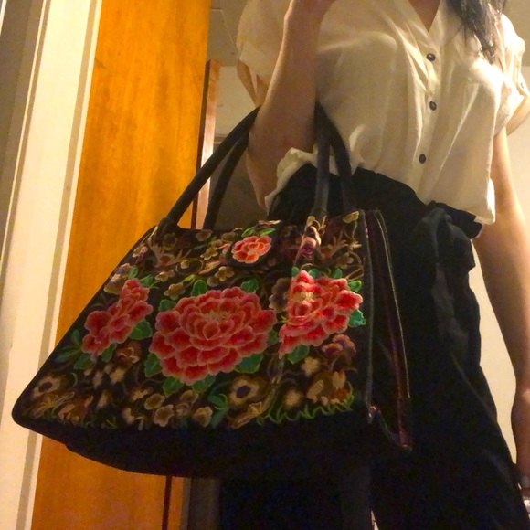 Floral Embroidered Purse - Picture 4 of 4